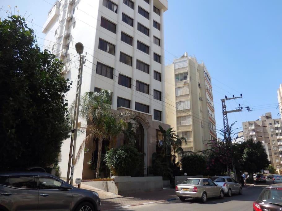 Bel Kikar Hatzmaout, Centre Et דירה נתניה