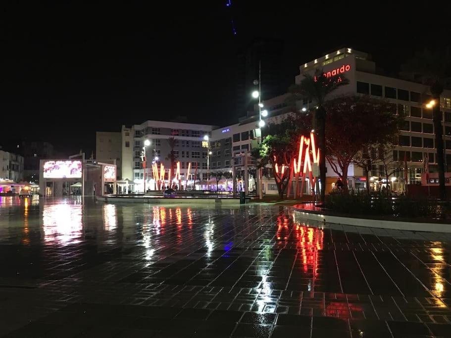 Bel Kikar Hatzmaout, Centre Et נתניה